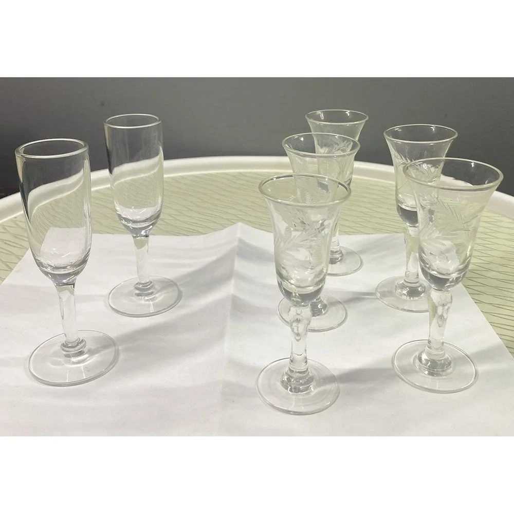 Set Of 5 Etched Elegant Berry Leaf Cordial Glasses&2 Plain Liqueur All Footed 4